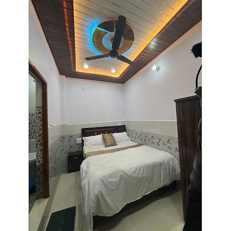 Rudra Inn Ayodhya Bagian luar foto